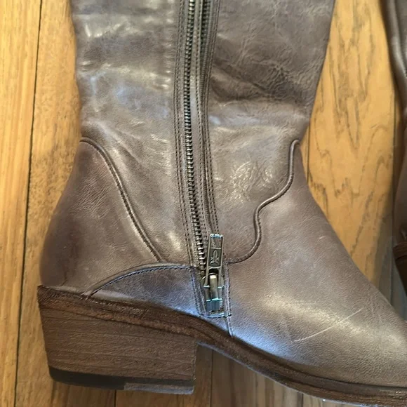 Frye
Carson Piping Knee High Western Boot - Picture 5 of 10